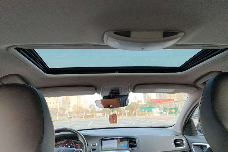 Used Volvo V60 2016 Cross Country T6 AWD
