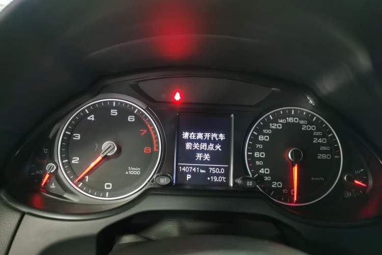 Used Audi Q5 2016 40 TFSI Technology Edition Odometer Close Up