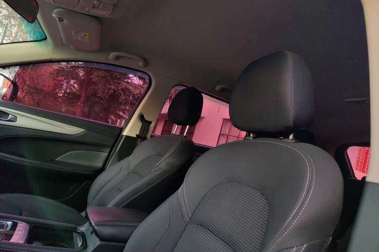 Used JETOUR X90 2019 1.6T DCT Yue Lü Edition 6 Seats China VI Standard Headliner