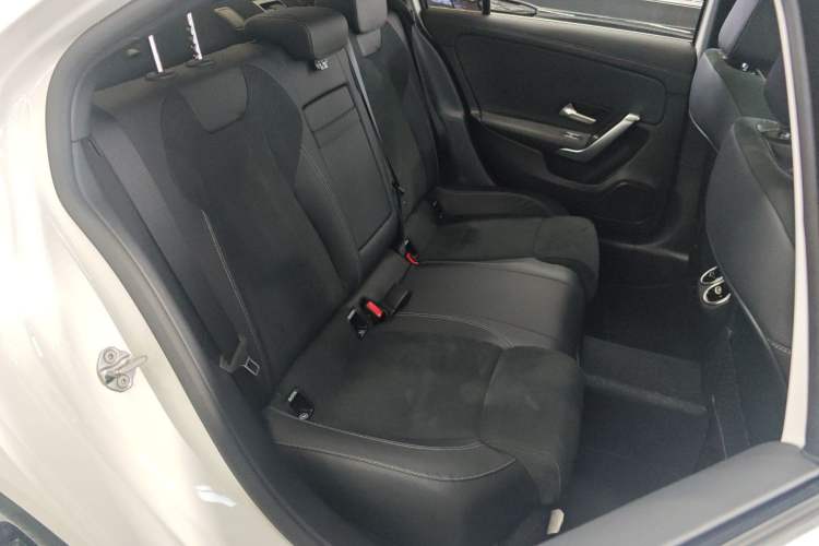 Used Mercedes-Benz A-Class 2022 Revised Version A 200 L Sport Sedan Fashionable Style Interior 3