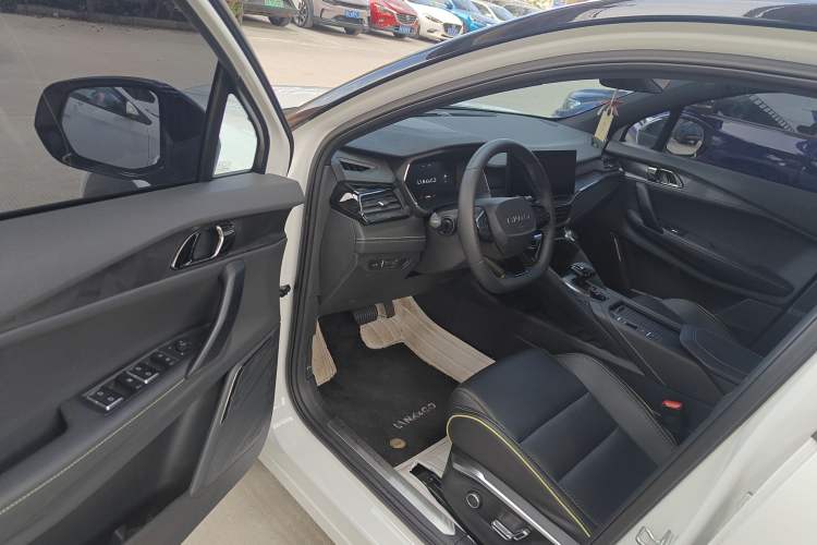 Used Lynk & Co 06 2023 Remix 1.5T Dynamic Halo
