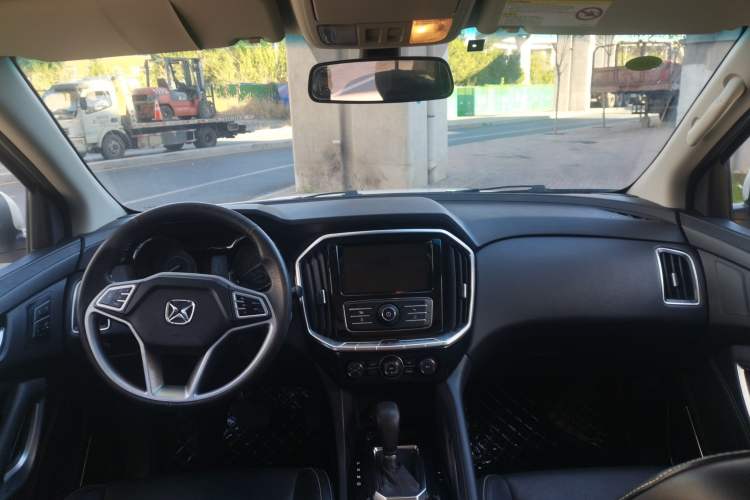 Used JMC Yusheng S350 2017 2.0T Automatic 2WD Diesel Luxury Version with Sunroof 5 Seats