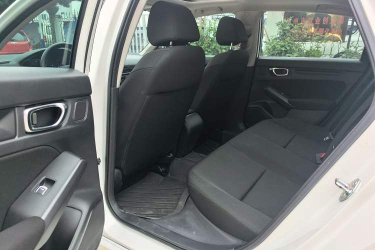 Used Honda Civic 2023 240TURBO CVT Dynamic · Center Stage Special Edition Interior 3