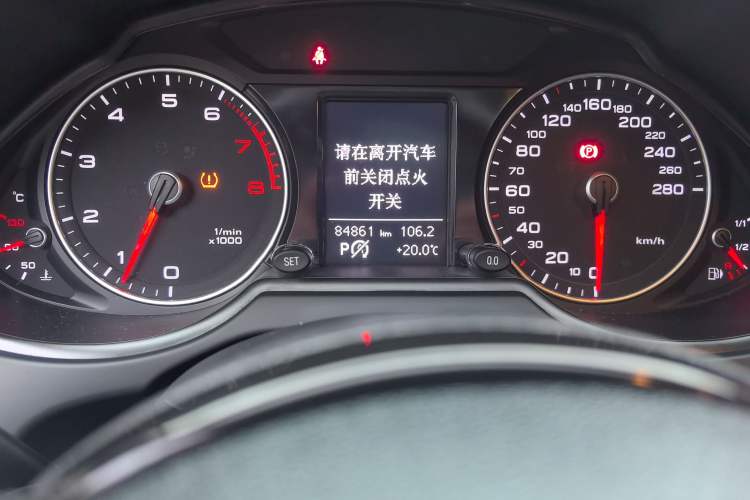 Used Audi Q5 2016 40 TFSI Technology Edition Odometer Close Up