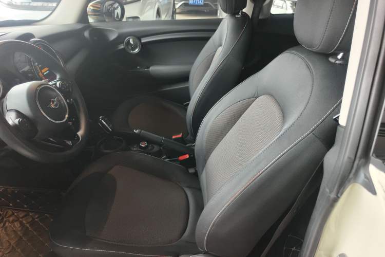 Used MINI 2021 1.5T ONE Interior 2