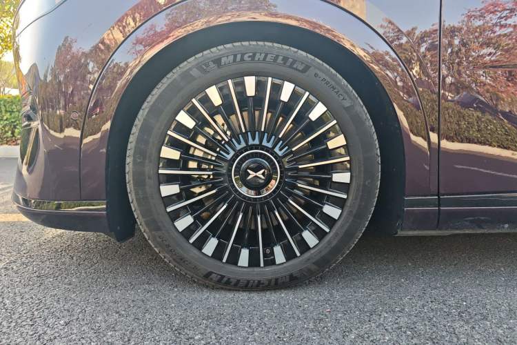 Used XPeng X9 2025 740 Ultra-Long Range Max