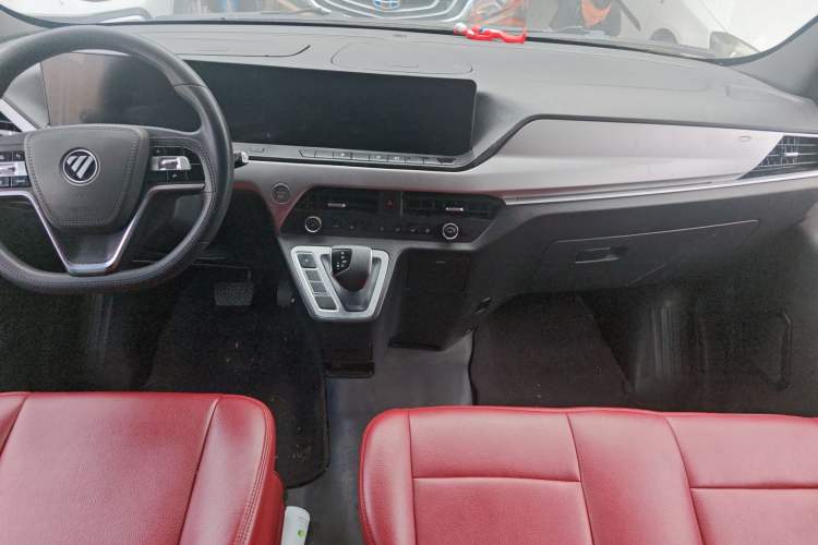 Used Foton Hi-VAN 2024 2.0T Automatic Short Wheelbase Flat Roof Rear Single Tire – Available in 5/6/9-Seater Configurations