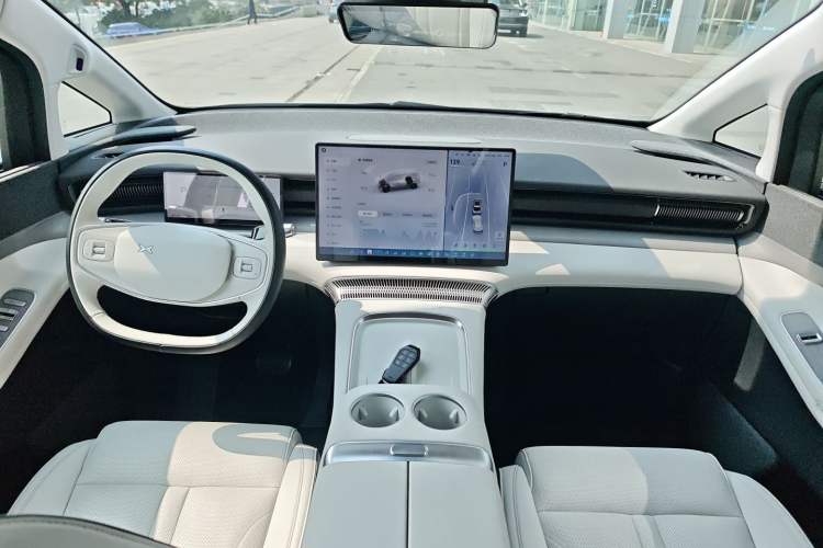 Used XPeng X9 2024 702 Ultra-Long Range Pro
