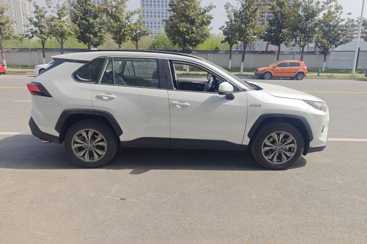 Used Toyota RAV4 2024 Dual-Motor 2.5L E-CVT Two-Wheel Drive Elite Plus Edition Exterior 3