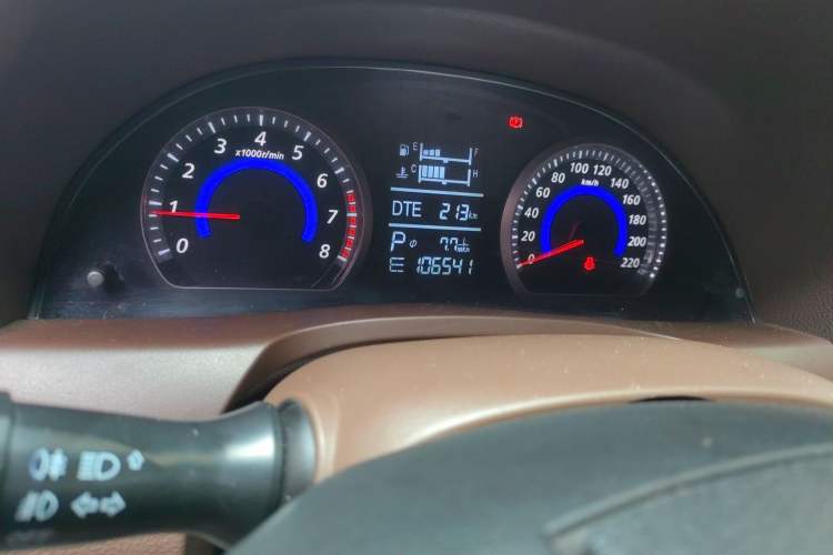 Used Zotye Z300 2014 1.6L Urban Edition Automatic Luxury Model