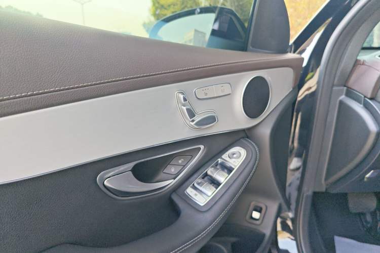 Used Mercedes-Benz GLC 2022 Facelifted GLC 260 L 4MATIC Dynamic Edition Interior 2