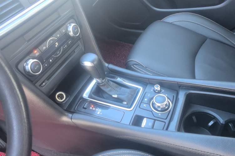 Used Mazda Mazda 3 Axela 2017 Sedan 1.5L Automatic Luxury Model China VI Standard
