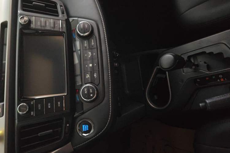 Used Toyota RAV4 2016 2.0L CVT Two-Wheel Drive Fashion Edition China V Standard