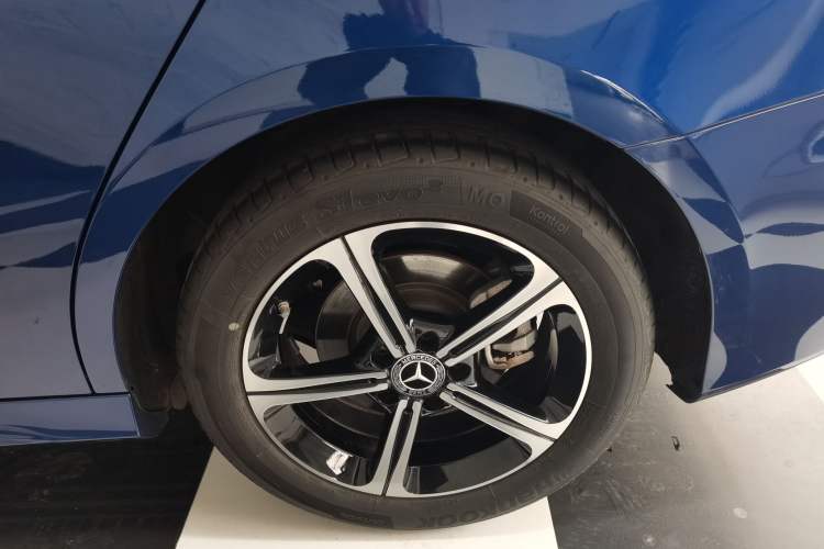 Used Mercedes-Benz A-Class 2022 Revised Version A 200 L Sport Sedan Fashionable Style Exterior 5