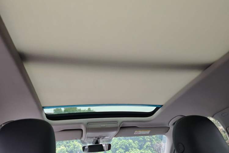 Used Volkswagen Tiguan L 2020 330TSI Automatic Two-Wheel Drive Smart Luxury Edition China VI Standard Interior 4