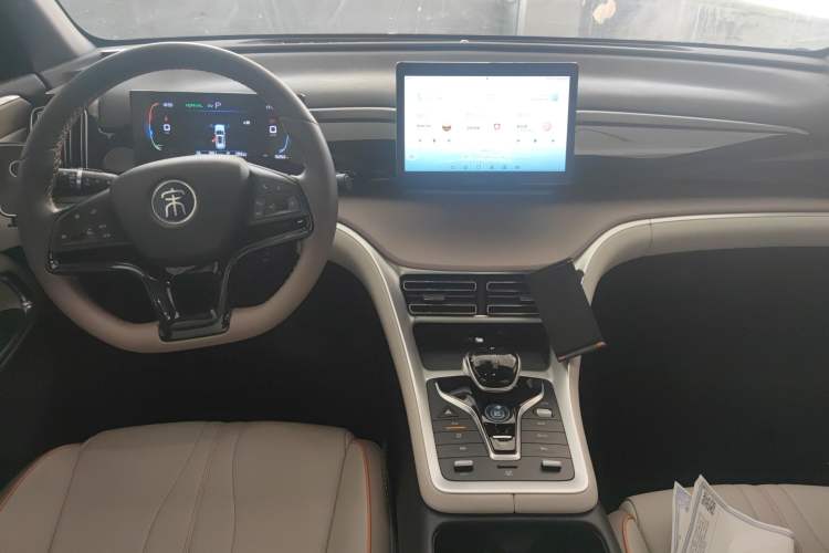 Used BYD Song Pro New Energy 2024 HONOR Edition DM-i 71KM Navigation Model

