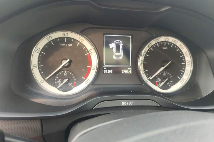 Used Skoda Kodiaq 2019 TSI330 5-Seater Two-Wheel Drive Comfort Edition China V Emission Standard Odometer Close Up