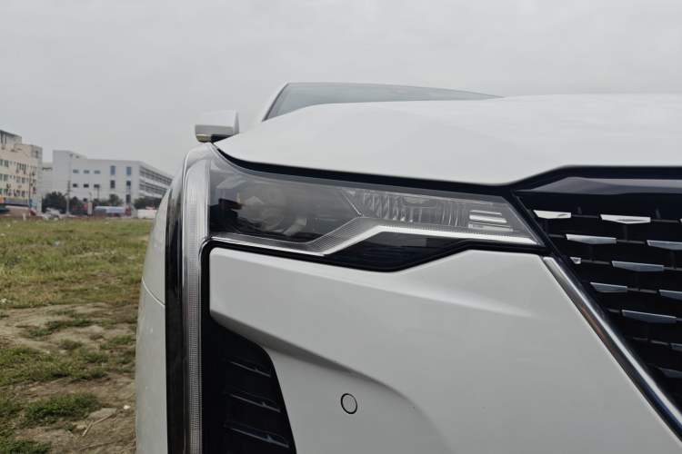 Used Cadillac CT4 2023 25T Luxury Model Exterior 2