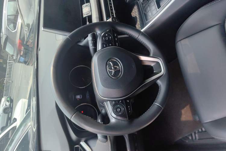 Used Toyota Wildlander 2022 2.0L CVT Two-Wheel Drive Luxury PLUS Edition Steering Wheel