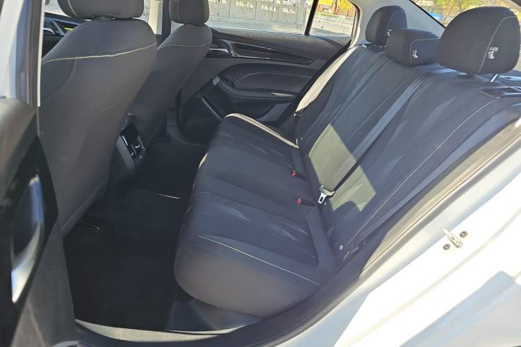 Used Roewe i5 2021 1.5L CVT Platinum Edition Left Rear Seat