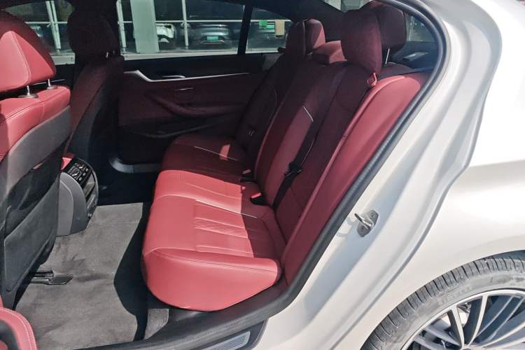 Used BMW 5 Series 2022 Second Facelift 530Li Leading Edition M Sport Package Left Rear Seat