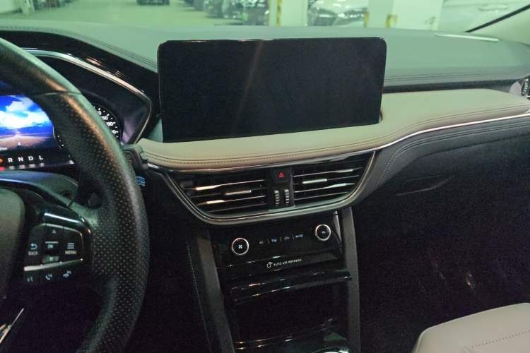 Used Ford Escape 2020 EcoBoost 245 Four-Wheel Drive Titanium Edition Interior 3