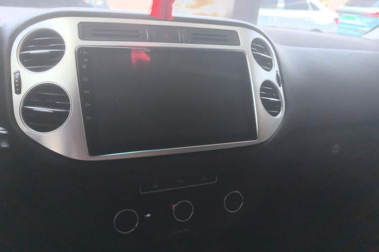 Used Volkswagen Tiguan 2016 300TSI Automatic Two-Wheel Drive Trend Edition Audio And AC Panel