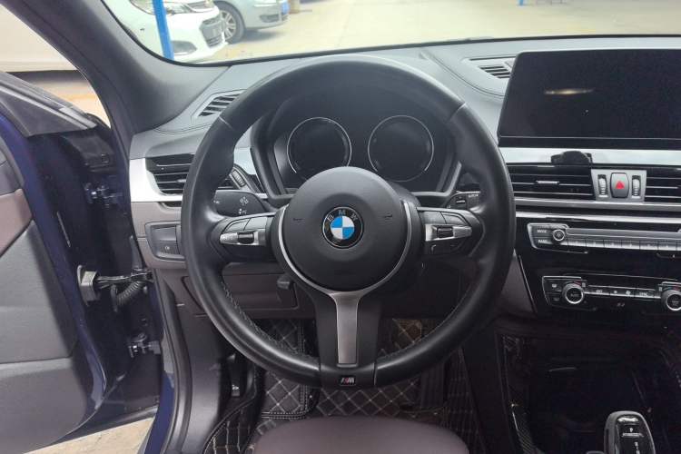 Used BMW X2 2021 sDrive25i Leading Model M Off-Road Package Steering Wheel