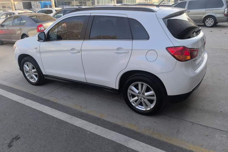 Used Mitsubishi ASX 2015 2.0L CVT Four-Wheel Drive Premium Edition