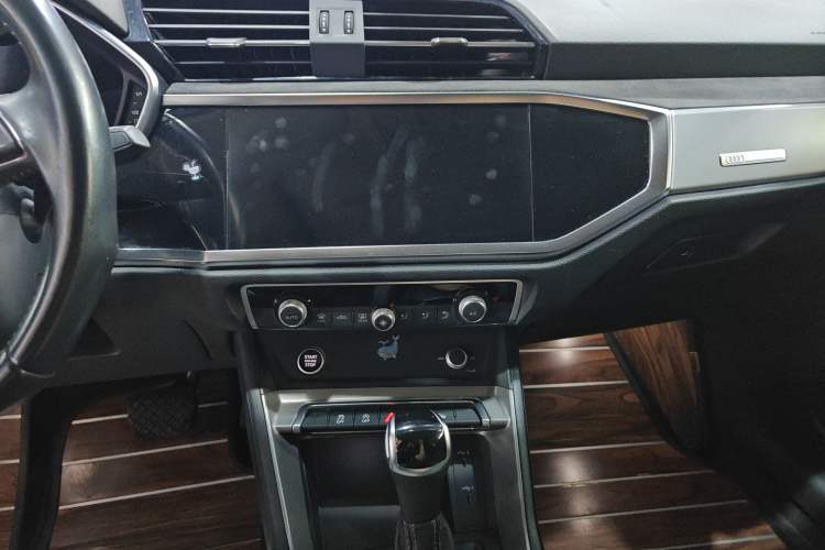 Used Audi Q3 2022 35 TFSI Fashion Dynamic Model Audio And AC Panel