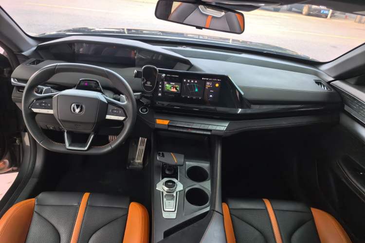 Used CHANGAN UNI-V 2024 1.5T Prestige Sport Edition Interior 3