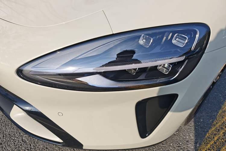 Used Xiaomi Auto SU7 2024 Four-Wheel Drive Ultra-Long Range Advanced Intelligent Driving Max Edition