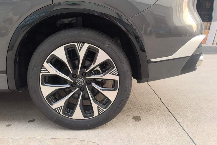 Used CHANGAN CS75 PLUS 2025 4th Generation UItra 2.0T New Blue Whale – Smart & Powerful Version Exterior 4