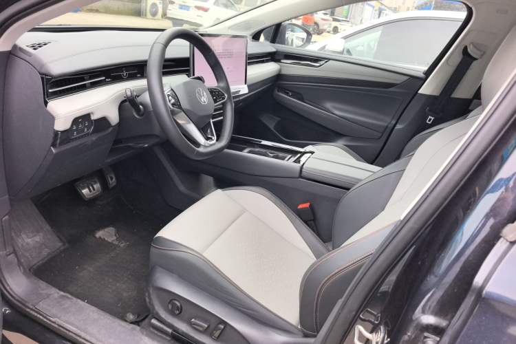 Used Volkswagen ID.7 VIZZION 2024 AIR model Interior 1