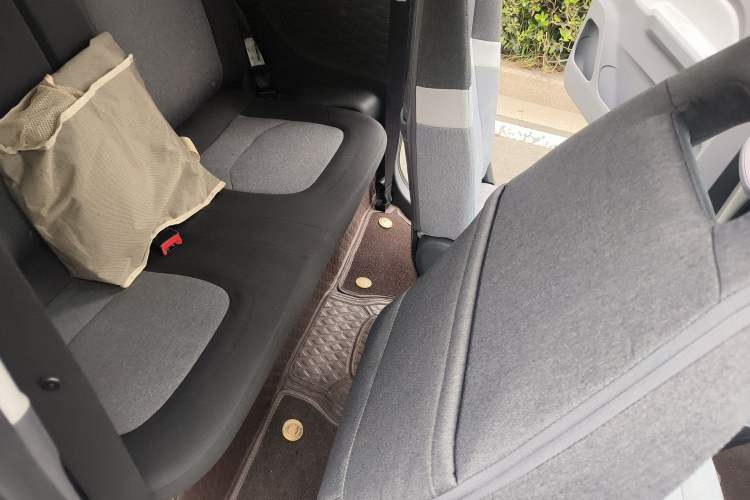 Used Wuling Hongguang MINIEV 2022 Macaron Premium Model – Lithium Iron Phosphate Interior 6