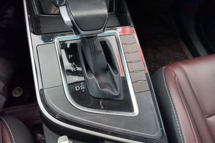 Used FORTHING T5 2024 Grand Edition 1.6L CVT Dream Model 5-Seater Gear Lever