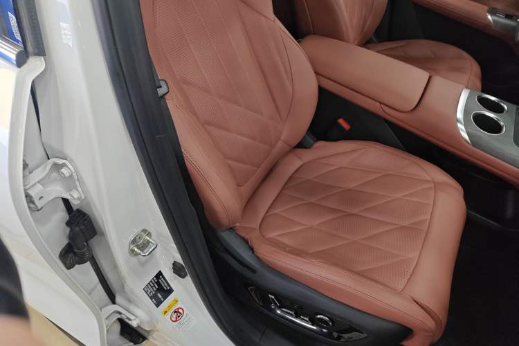 Used CHANGAN CS75 PLUS 2025 4th Generation 1.5T New Blue Whale Smart Luxury Edition Right Front Seat