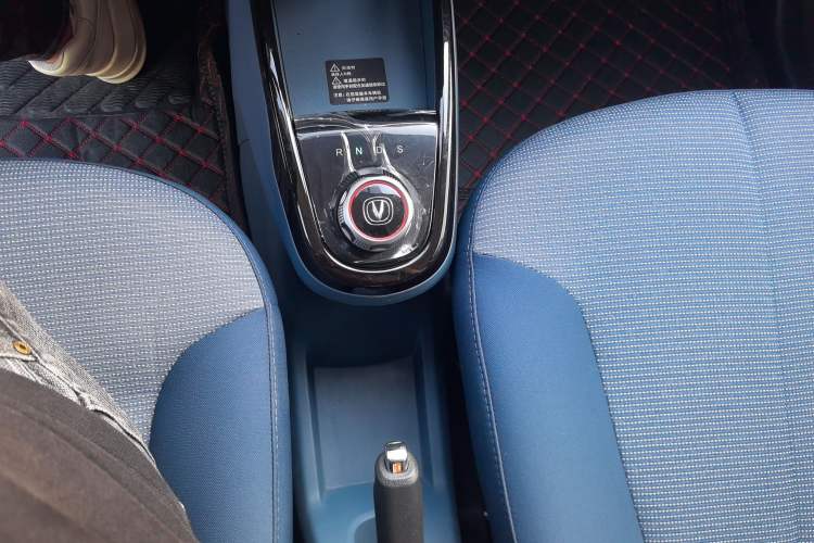 Used CHANGAN Benni E-Star 2021 National Edition Colorful Version Lithium Iron Phosphate (31.86 kWh) Gear Lever