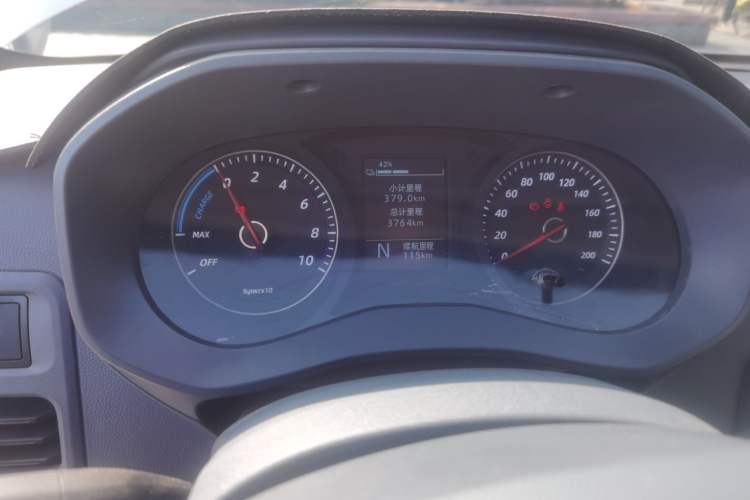 Used Wuling Yangguang 2024 300KM Comfort Version Passenger Van 75kW