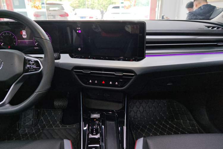 Used Volkswagen Lamando 2024 Lavida L 280TSI DSG Cool & Spicy Edition Audio And AC Panel