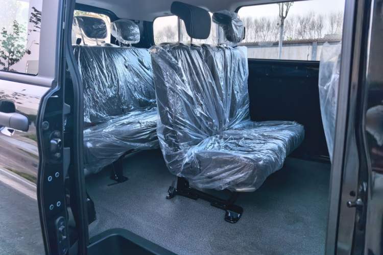 Used BAW Ruisheng Ace M7 2026 Model 1.6L Manual Standard Wheelbase Comfort 7-seater Interior 3