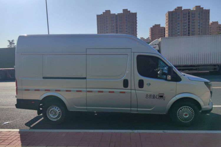 Used Dongfeng Yufeng Yufeng 2023 V9+ 2.3T Manual Front-Drive Van Long Wheelbase High Roof 3-Seater
