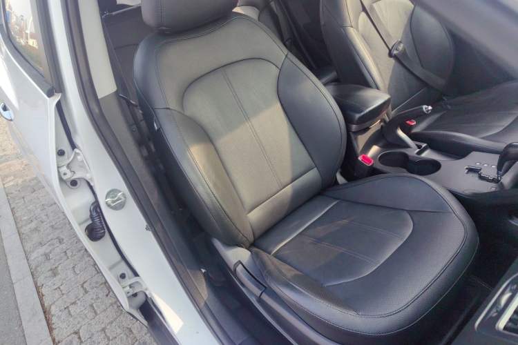 Used Hyundai ix35 2013 2.0L Automatic Two-Wheel Drive Smart GLS China IV Standard