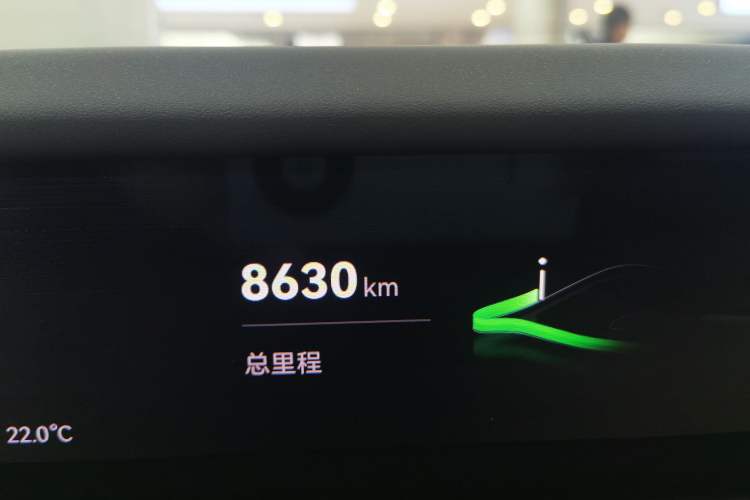 Used Avatr 12 2025 Max Extended-Range Edition Odometer Close Up