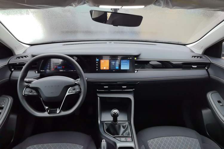 Used Roewe i5 2026 Model 1.5L Manual Comfort Version
