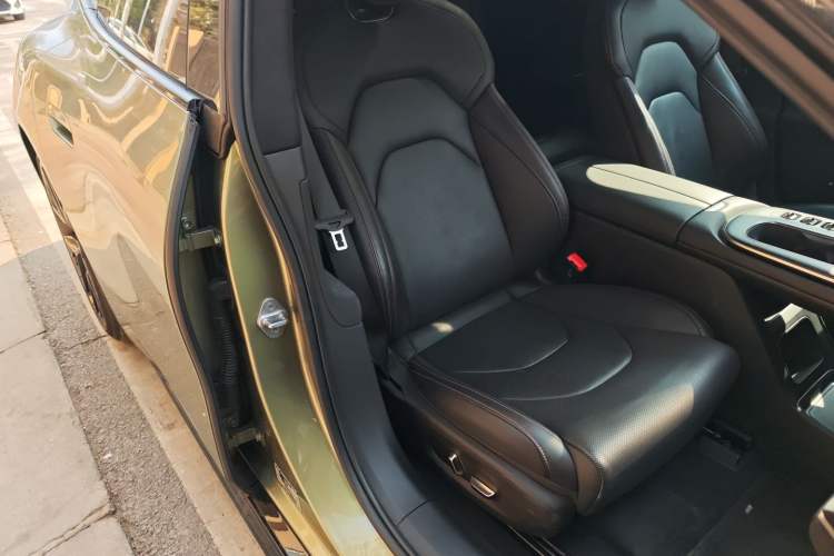 Used Xiaomi Auto SU7 2024 Four-Wheel Drive Ultra-Long Range Advanced Intelligent Driving Max Edition
