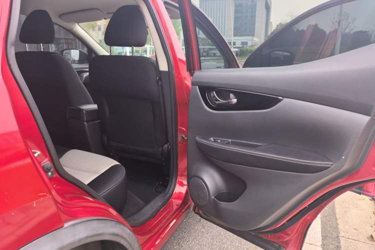 Used Nissan Qashqai 2016 2.0L CVT Elite Edition Interior 5