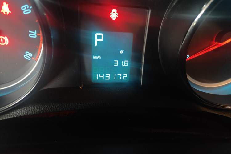 Used Buick Encore 2015 1.4T Automatic Two-Wheel Drive Urban Elite Version Odometer Close Up