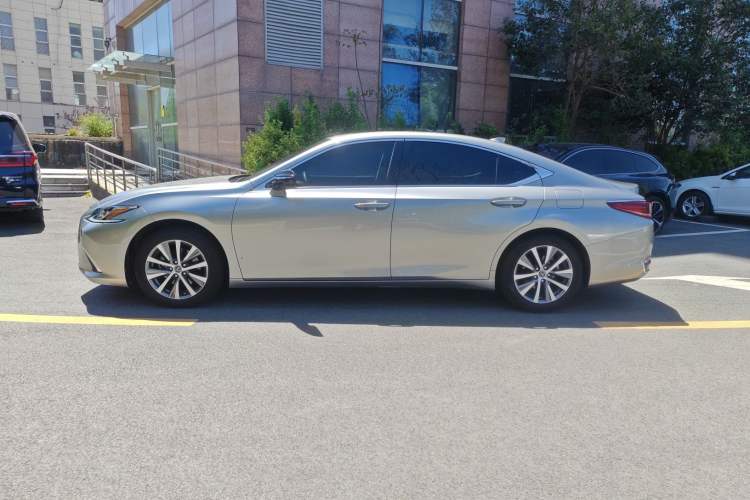 Used Lexus ES 2020 200 Excellence Edition
