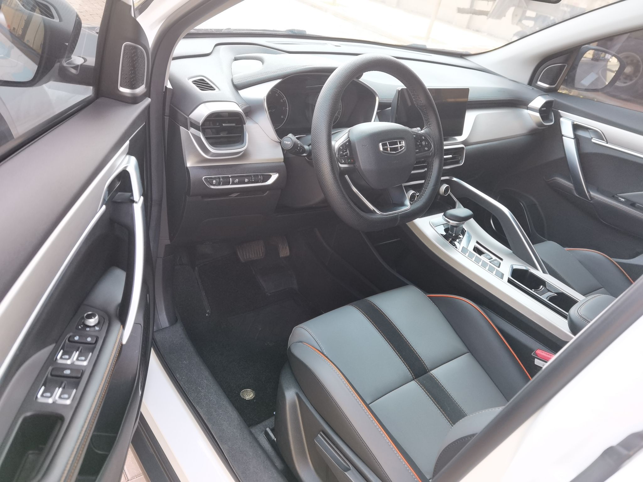 Geely Auto Coolray 2024 1.5T DCT Longteng Edition — снимка 15